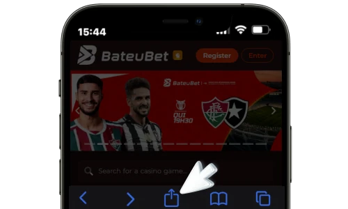 Tapping the Share button in Safari to install Bateubet on iOS
