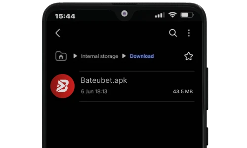 Installing the Bateubet app from the Downloads folder on Android